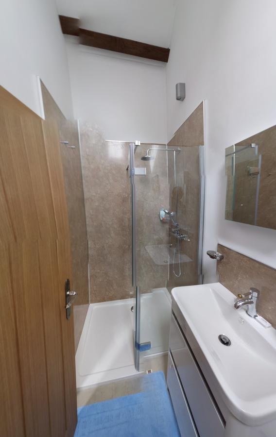 Bed & Breakfast Rhostwarch 4*